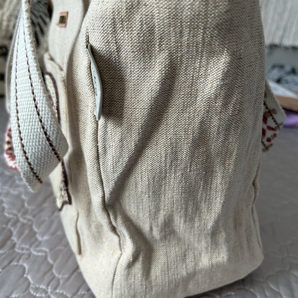 Sun 'N' Sand Turtle Shoulder Tote 
Beige Turtle Embroidered Tote - Picture 8 of 16